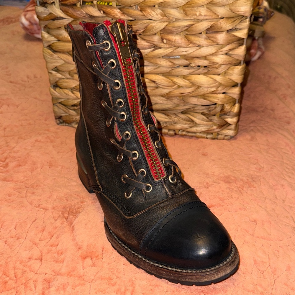 Freebird Liverpool Red Zipper Black Size 10 fit like 9.5 or small 10 - Picture 9 of 16